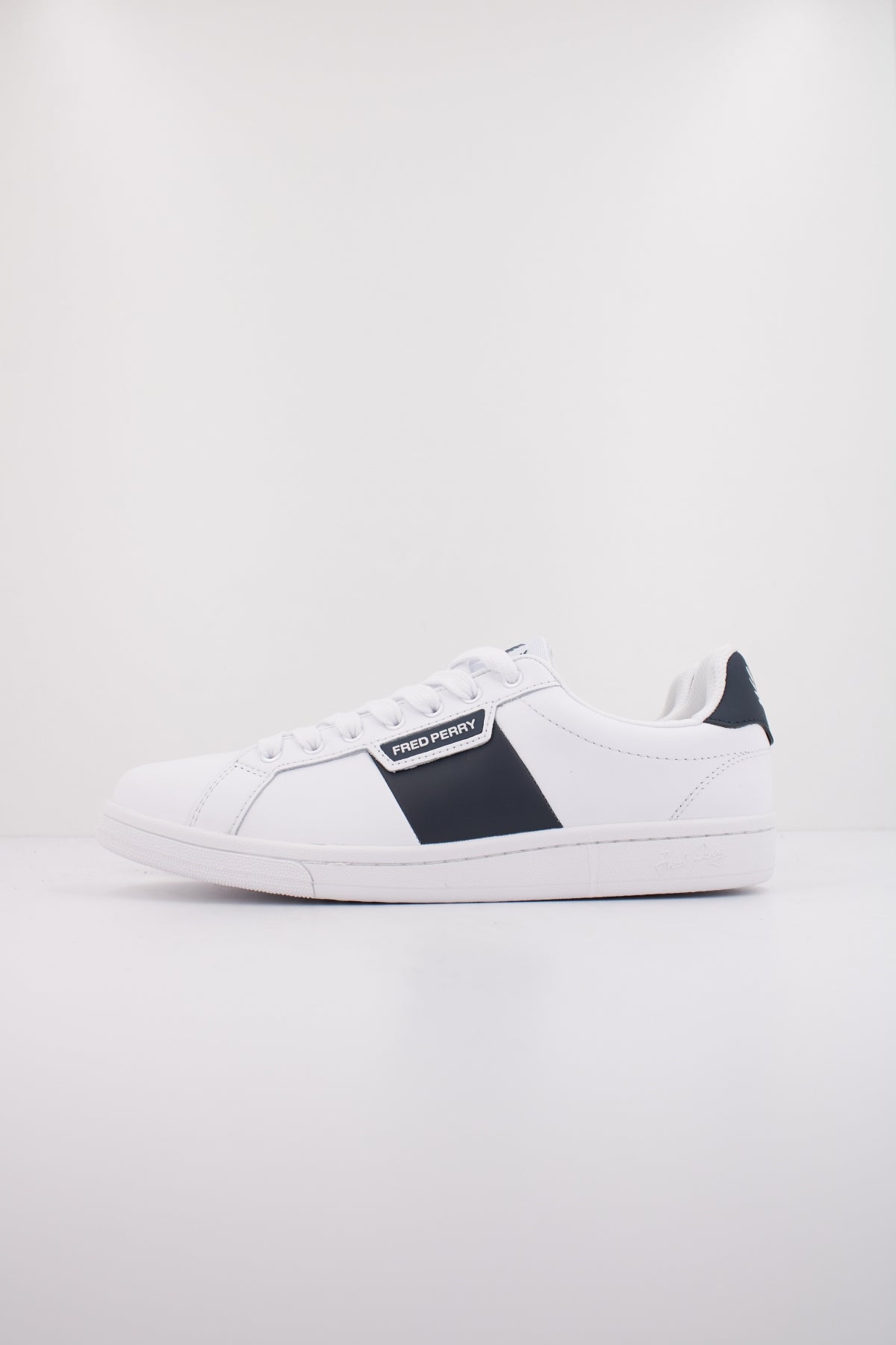 FRED PERRY LEATHER BRANDE en color BLANCO  (1)