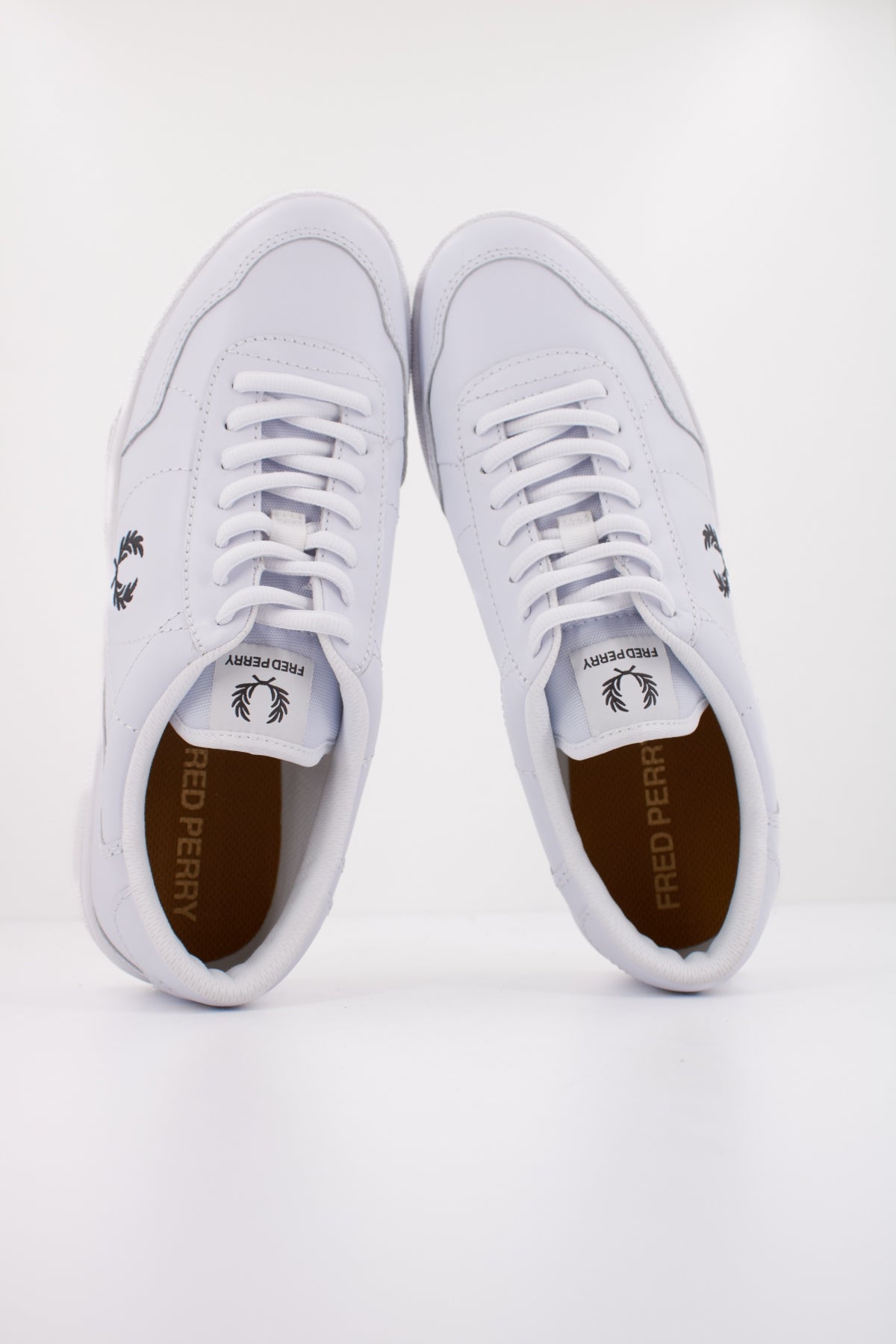 FRED PERRY B LEATHER en color BLANCO  (3)