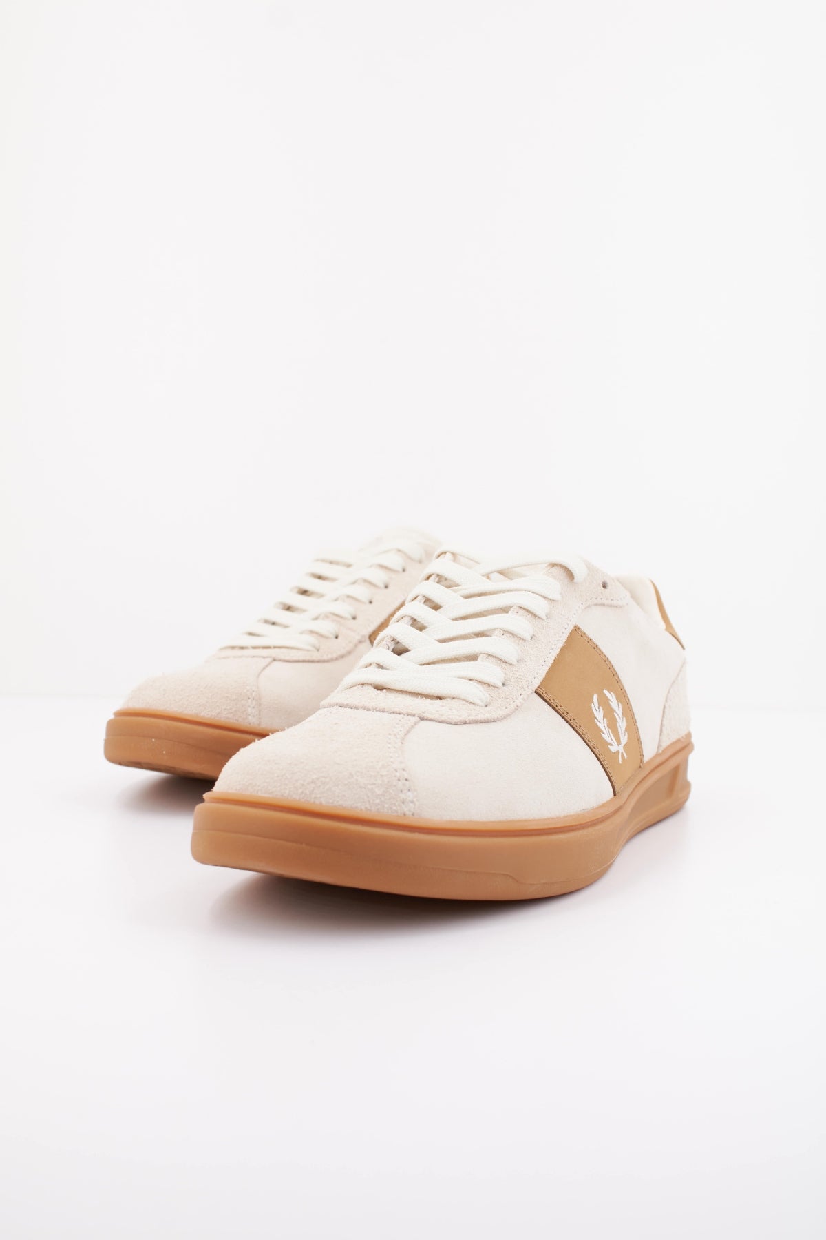 FRED PERRY  B SUEDE  en color BEIS  (2)
