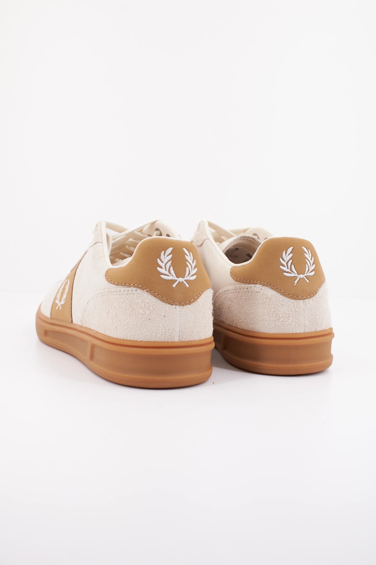 FRED PERRY  B SUEDE  en color BEIS  (4)