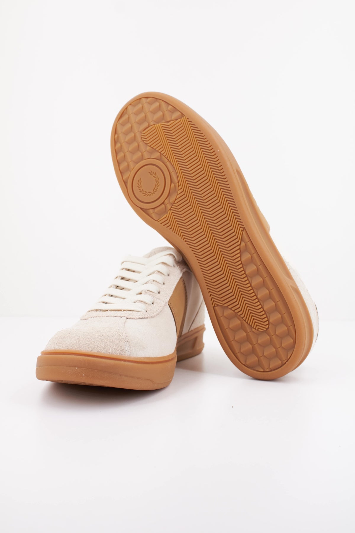 FRED PERRY  B SUEDE  en color BEIS  (5)