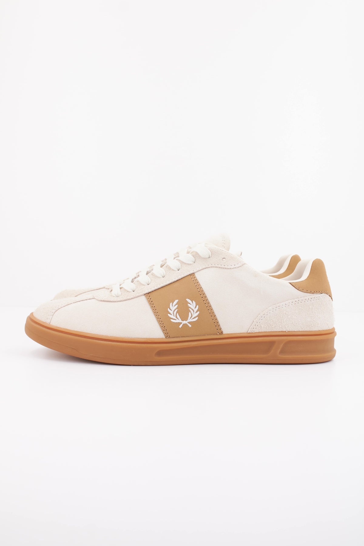 FRED PERRY  B SUEDE  en color BEIS  (7)