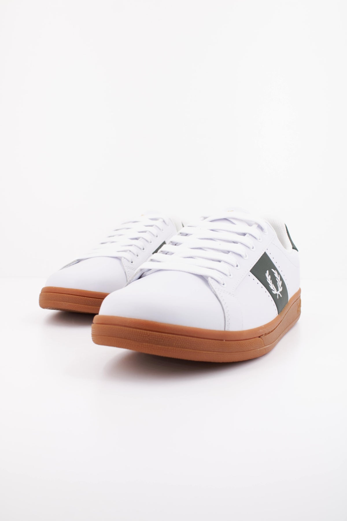 FRED PERRY B LEATHER en color BLANCO  (2)