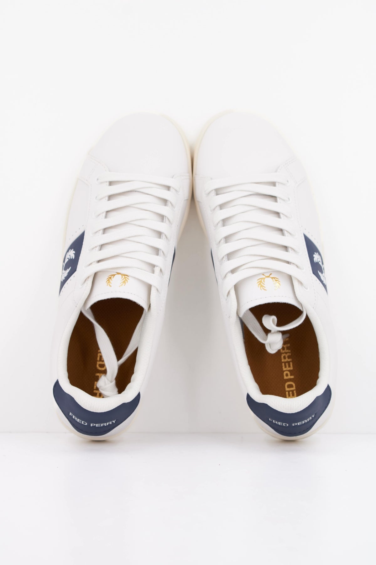 FRED PERRY B LEATHER en color BLANCO  (3)