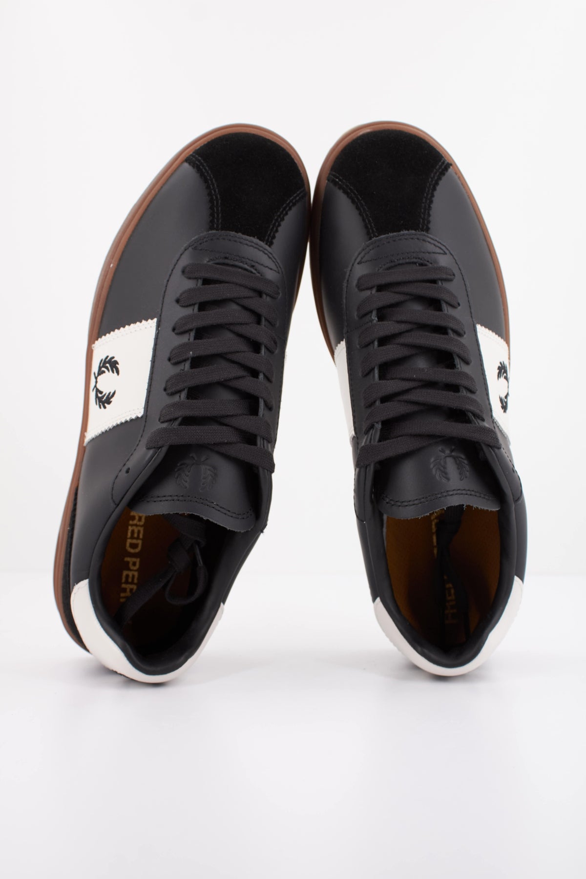 FRED PERRY B LEATHER SUEDE en color NEGRO  (3)