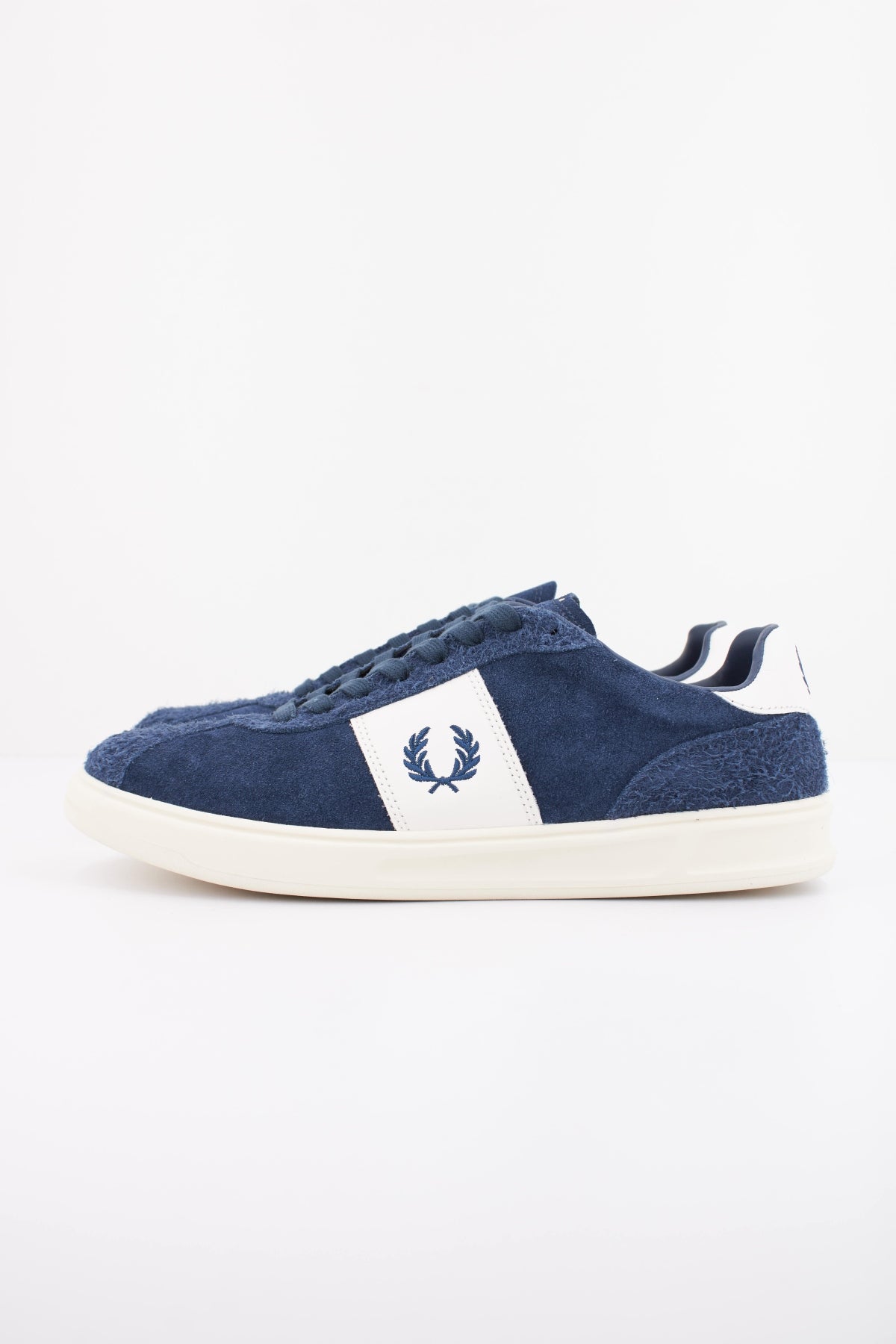 FRED PERRY SUEDE LEATHER en color AZUL  (1)
