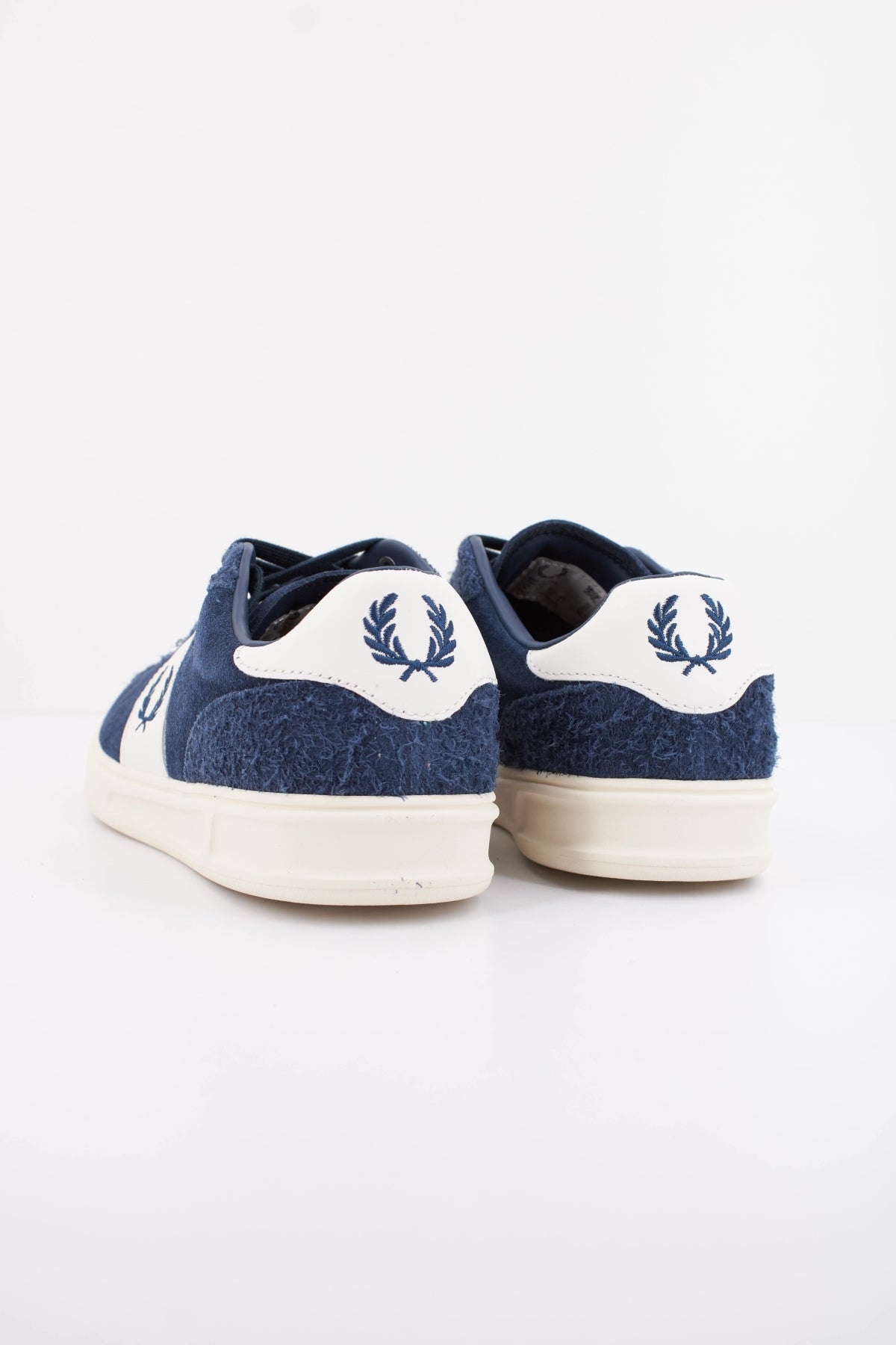 FRED PERRY SUEDE LEATHER en color AZUL  (4)