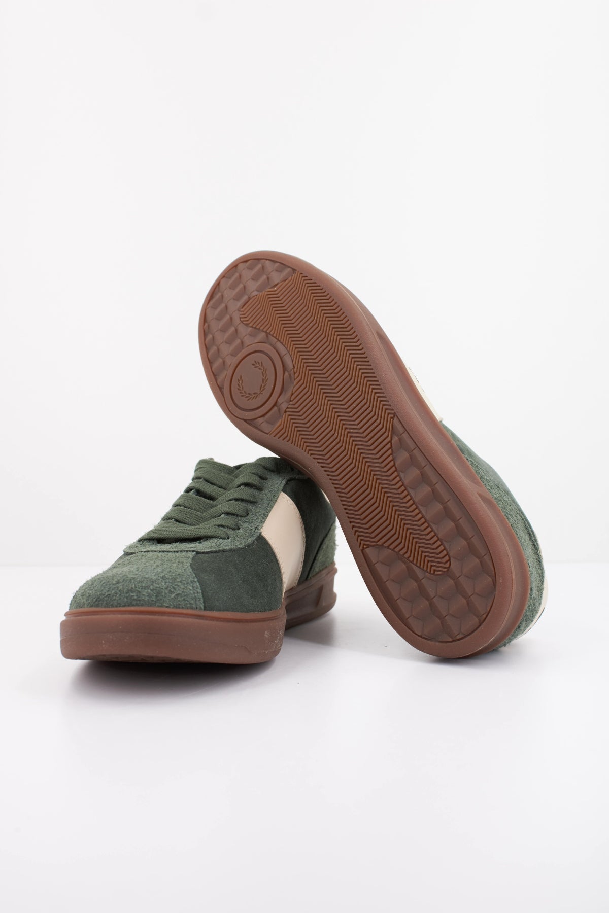 FRED PERRY SUEDE LEATHER en color VERDE  (5)