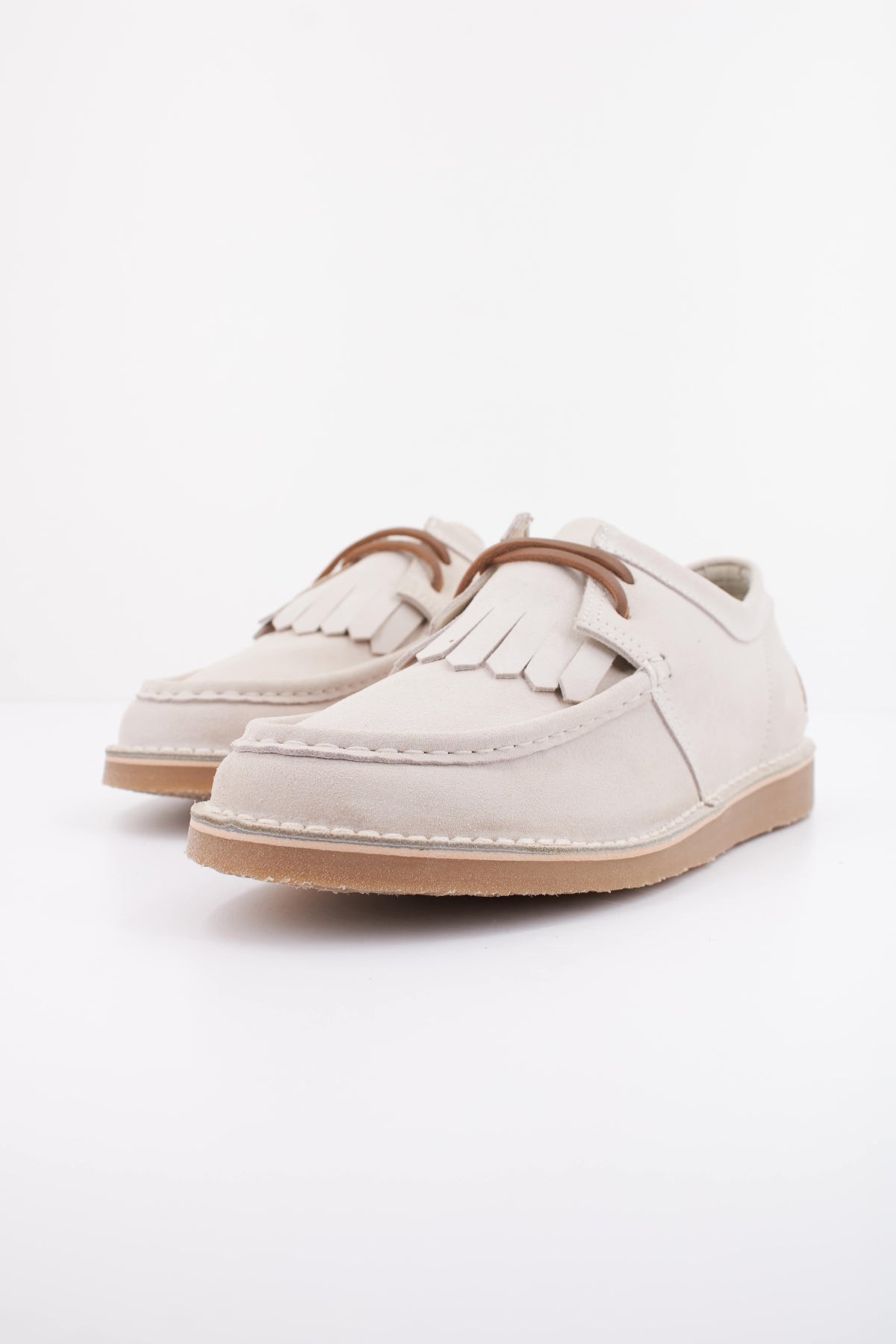 FRED PERRY KENNEY LOW SUEDE  en color BEIS  (2)