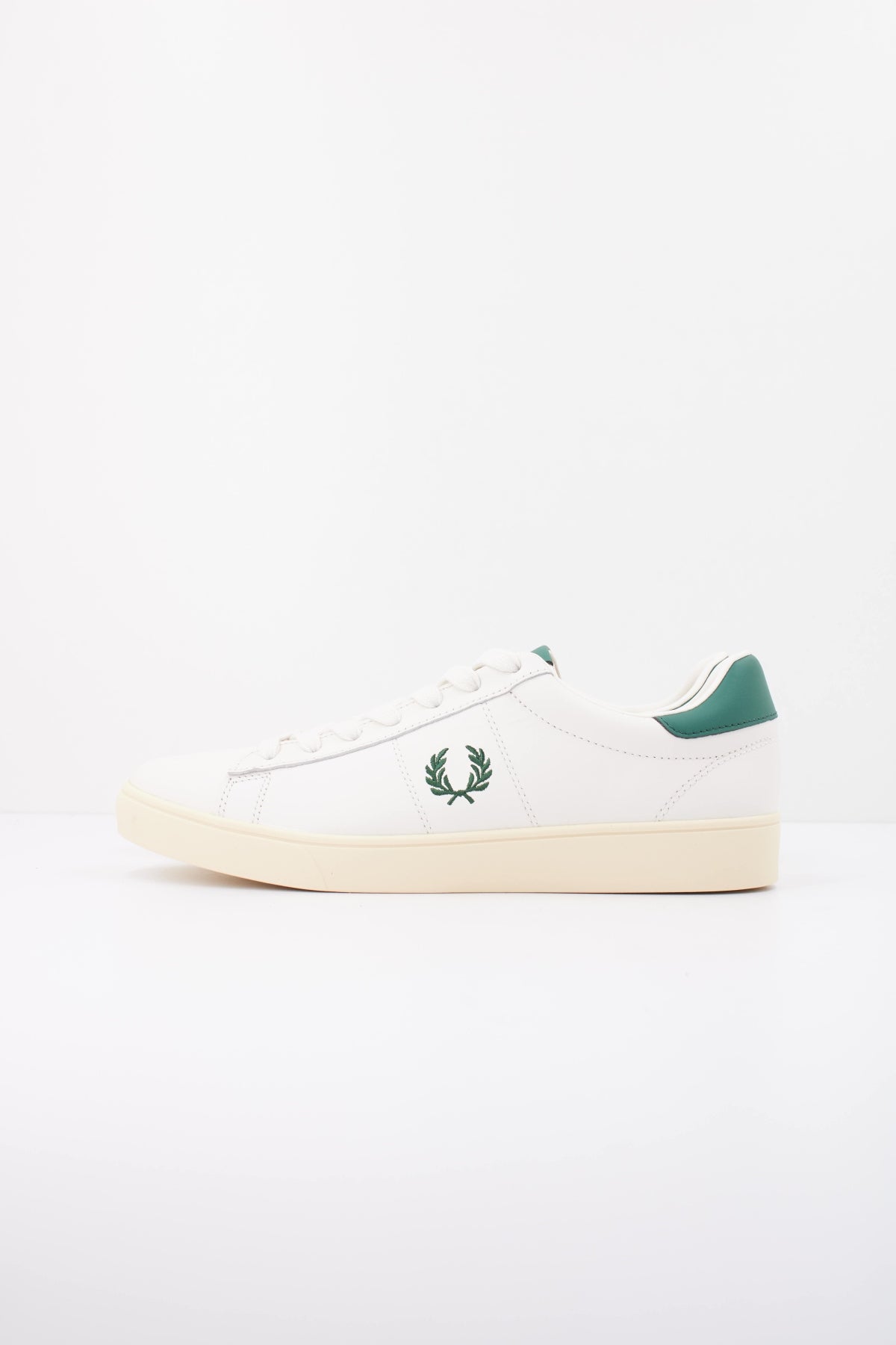 FRED PERRY BFP  en color BLANCO  (1)