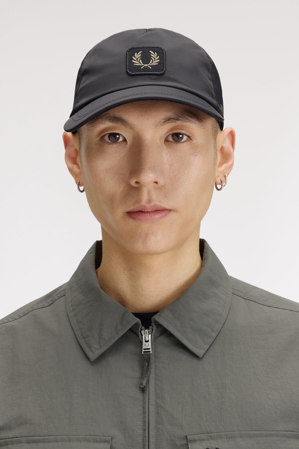 FRED PERRY CRINKLE NYLON CAP en color   (2)