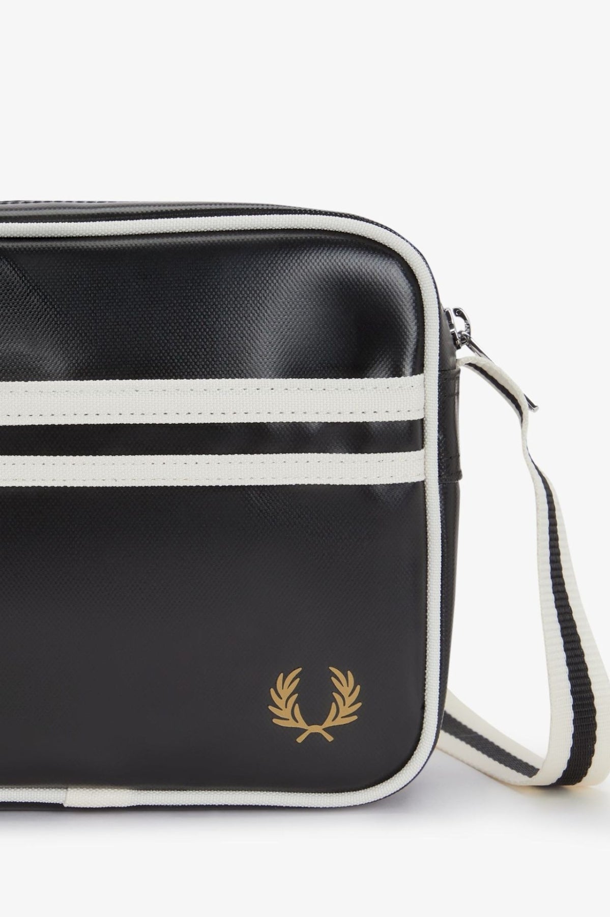 FRED PERRY CLASSIC MINI SHOUDLER BAG en color NEGRO  (6)