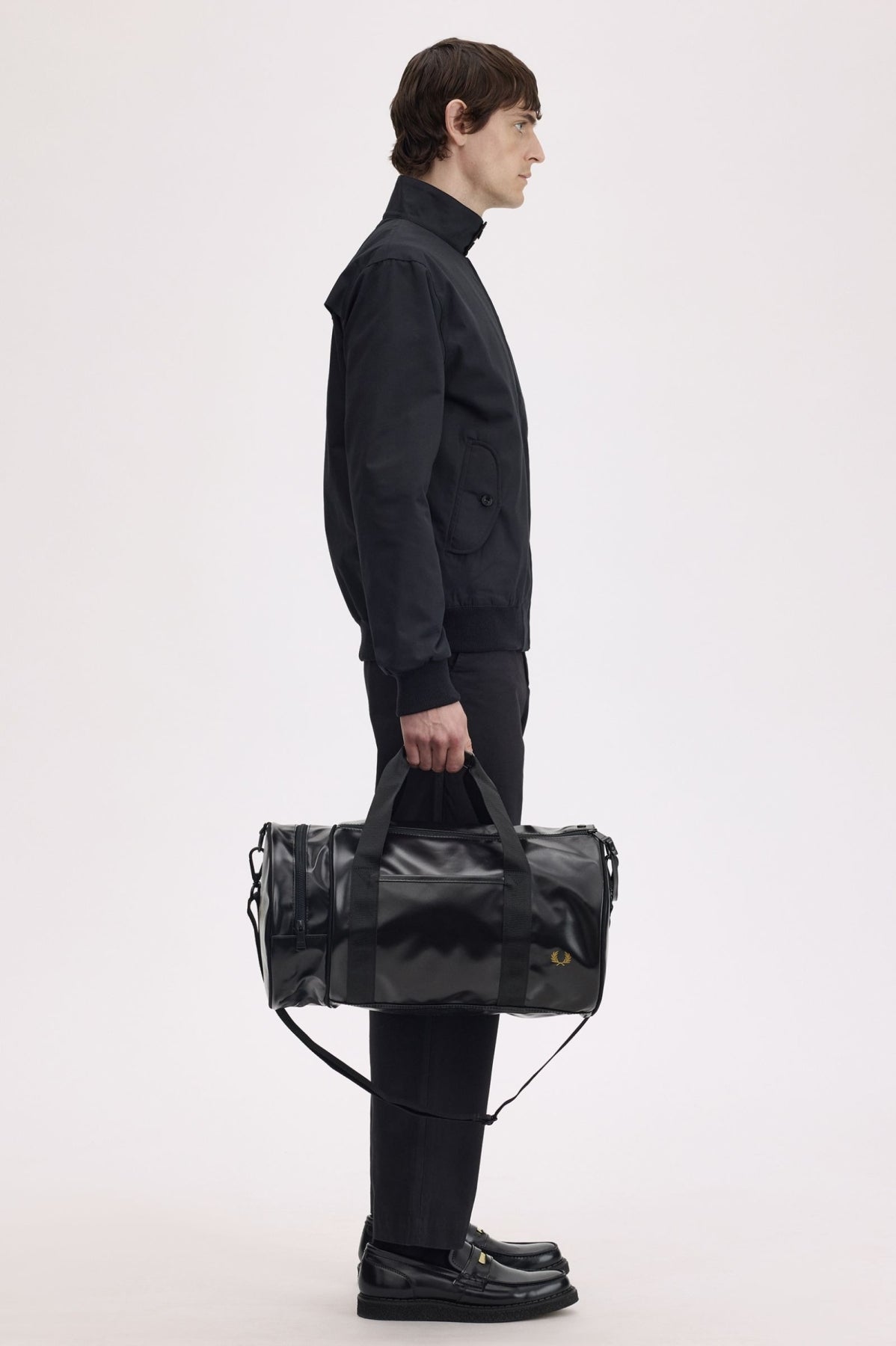 FRED PERRY TONAL CLASSIC BARREL BAG en color NEGRO  (3)
