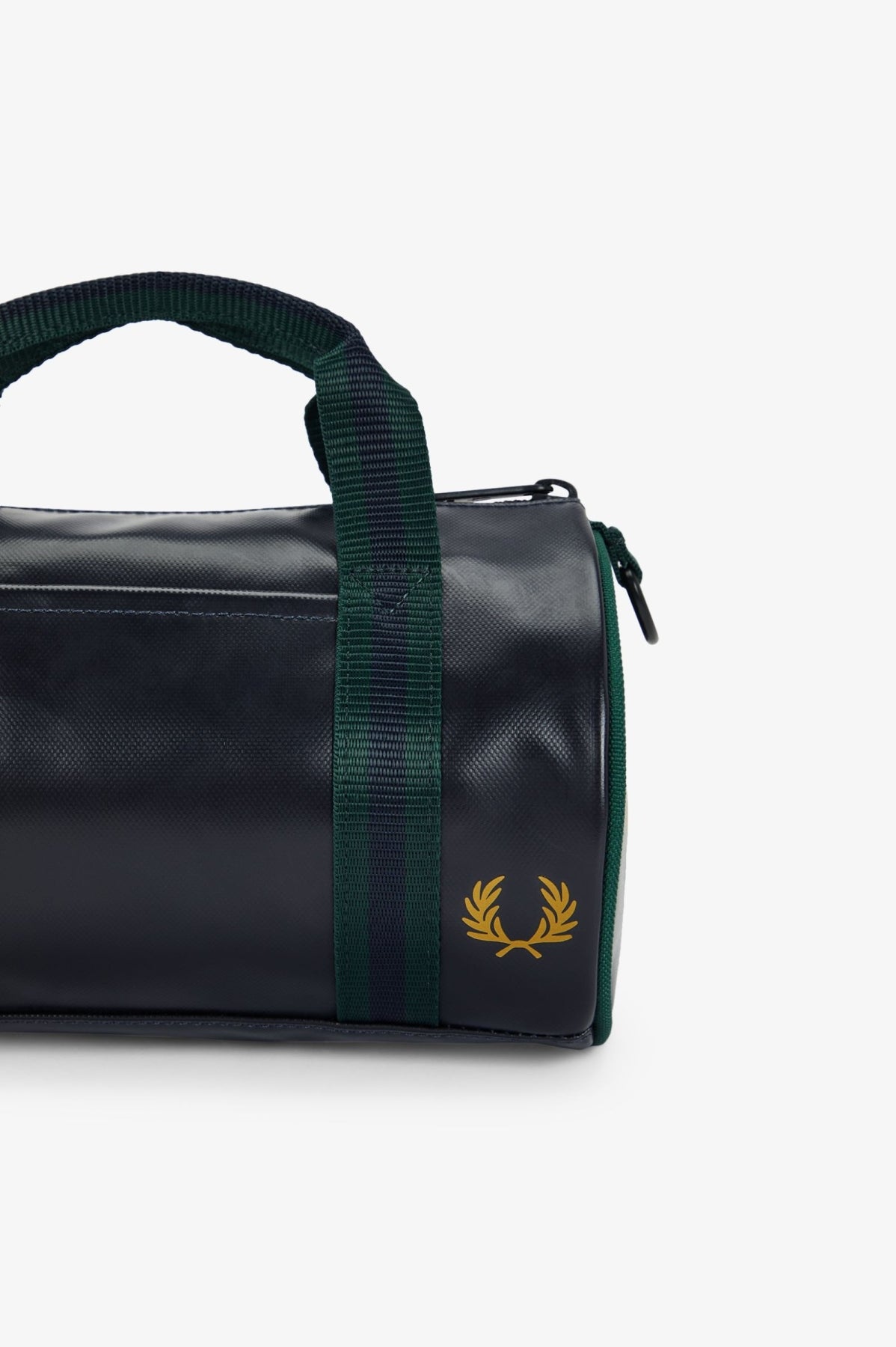 FRED PERRY CLASSIC MINI BARREL BAG en color VERDE  (4)