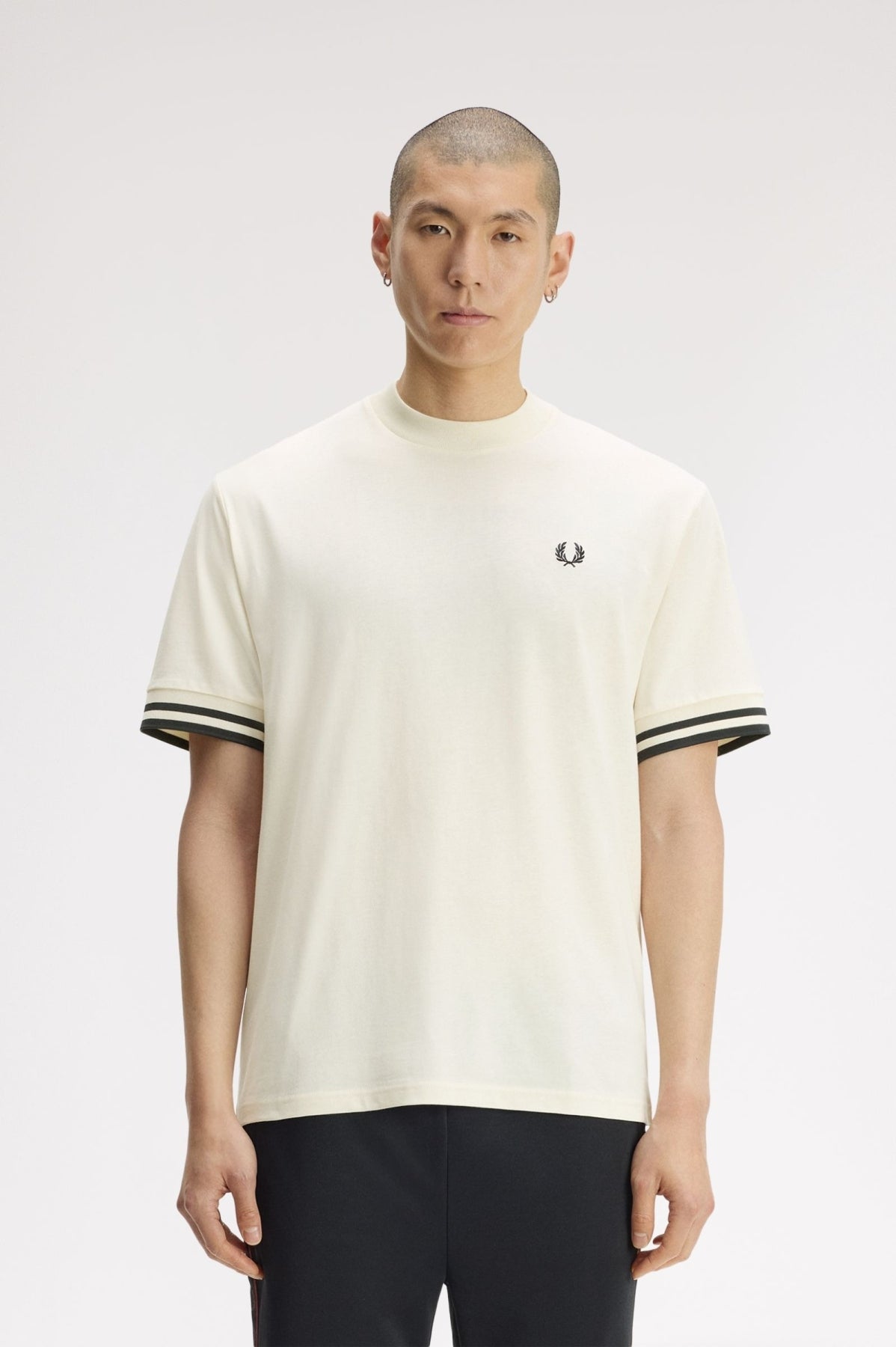 FRED PERRY BOLD TIPPED TSHIRT en color   (3)