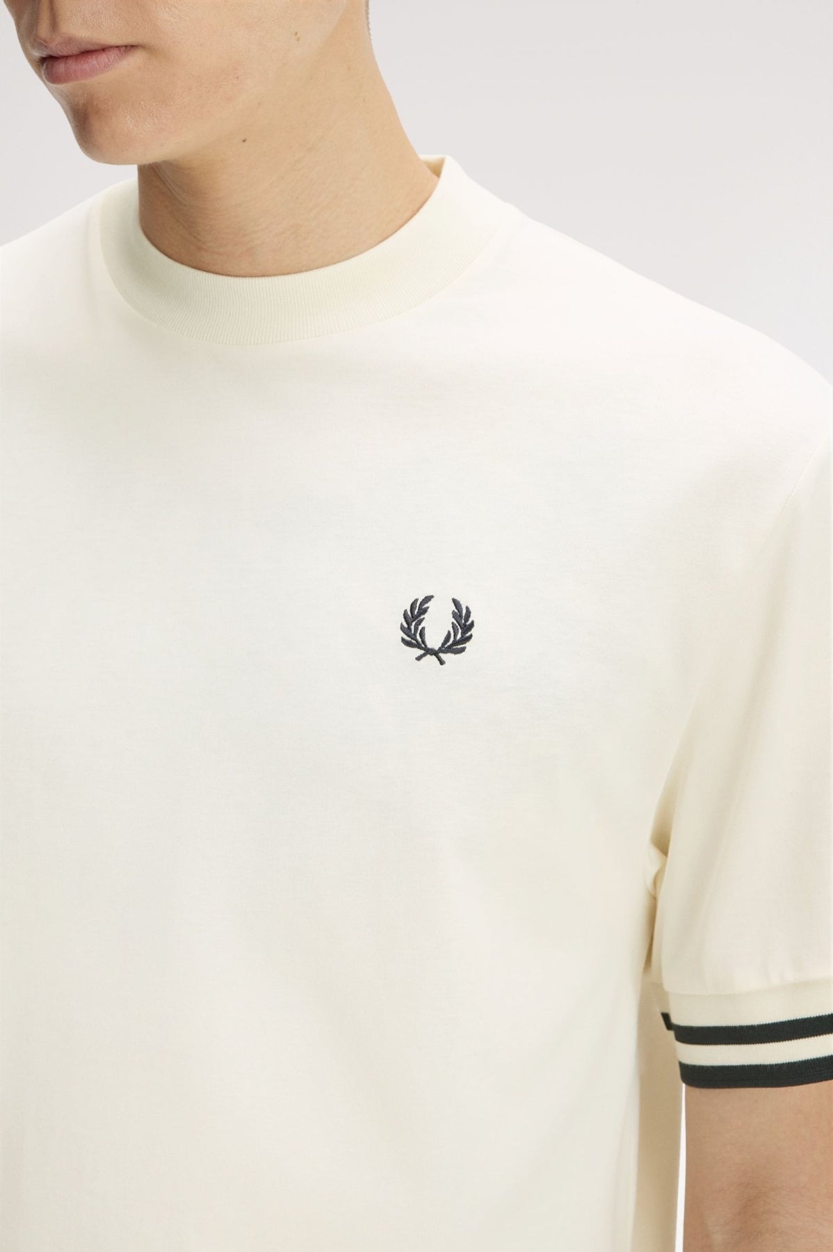 FRED PERRY BOLD TIPPED TSHIRT en color   (5)