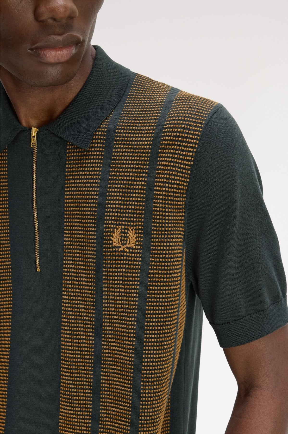 FRED PERRY TEXTURED PANEL KNITTED SHIRT en color VERDE  (4)