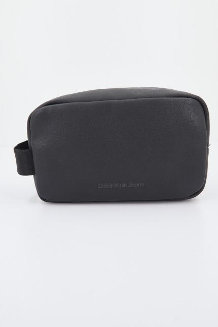 CALVIN KLEIN EXPLORER WASHBAG en color NEGRO  (1)