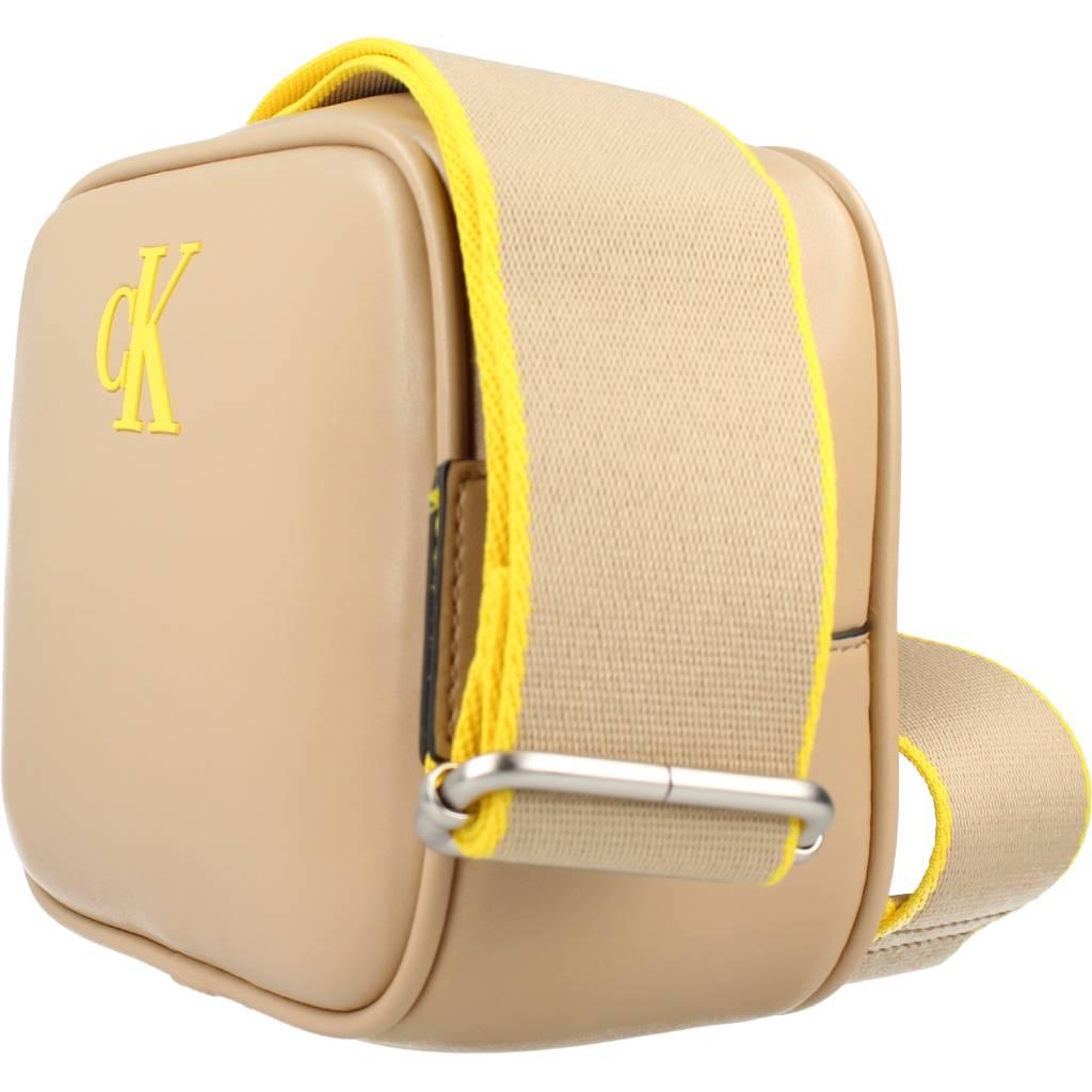 CALVIN KLEIN  SLEEK CAMERA BAG SOLID en color BEIS  (2)