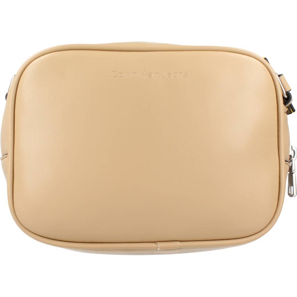 CALVIN KLEIN  SLEEK CAMERA BAG SOLID en color BEIS  (3)