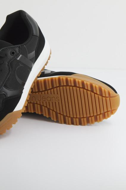 CALVIN KLEIN  RUNNER BOLD MONO en color NEGRO  (2)
