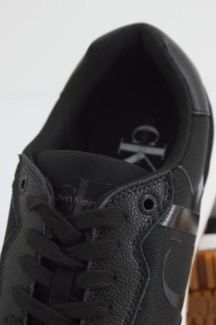 CALVIN KLEIN  RUNNER BOLD MONO en color NEGRO  (4)