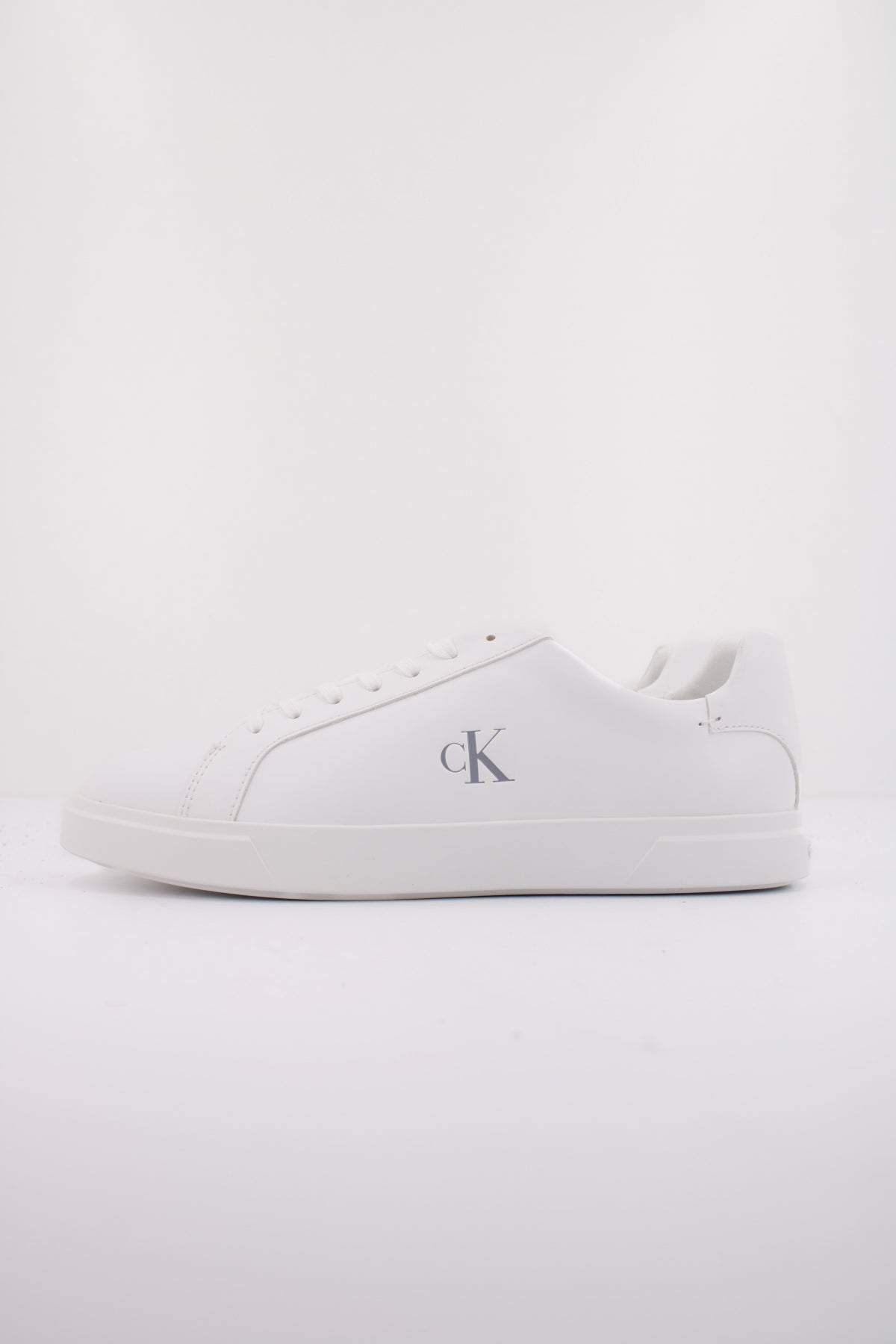 CALVIN KLEIN LOW PRO CUPS LTH MG en color BLANCO  (1)
