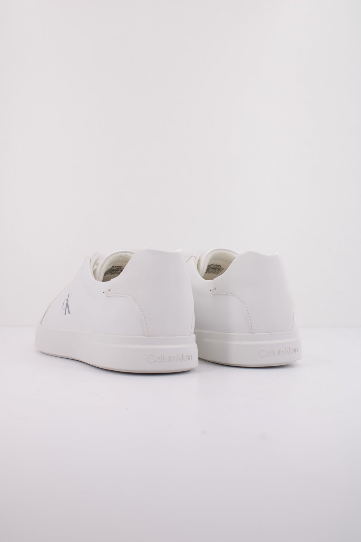 CALVIN KLEIN LOW PRO CUPS LTH MG en color BLANCO  (4)