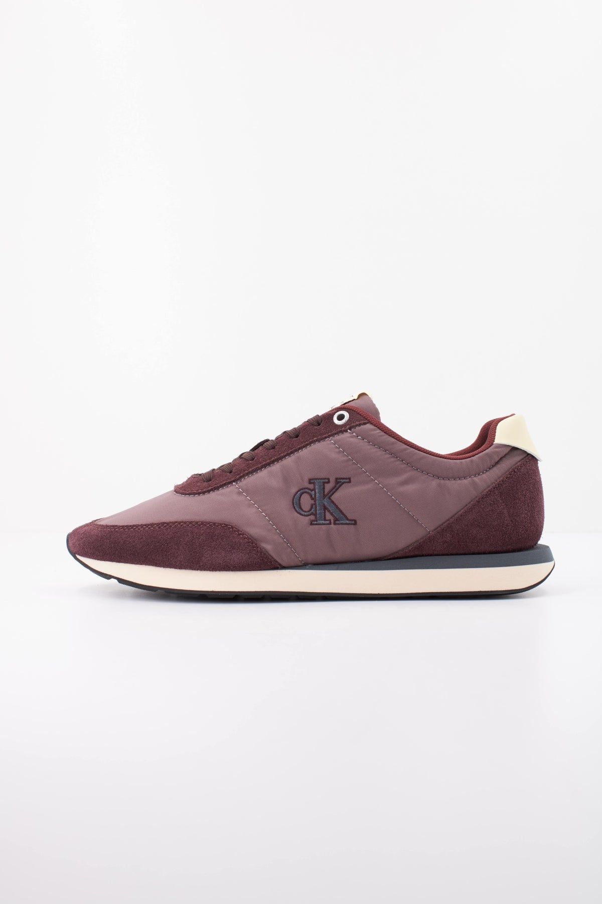 CALVIN KLEIN RETRO RUNNER ESS en color BURDEOS  (1)