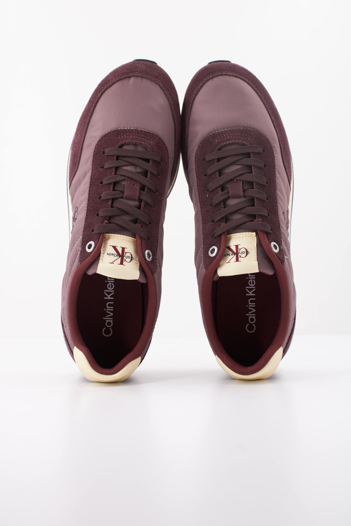 CALVIN KLEIN RETRO RUNNER ESS en color BURDEOS  (3)