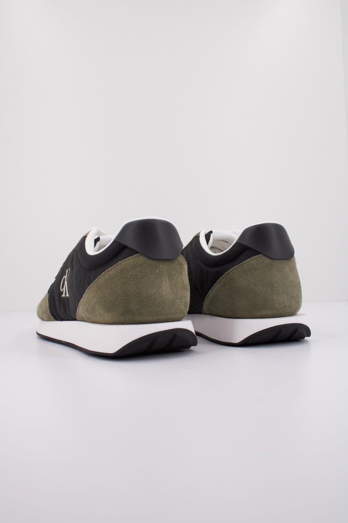 CALVIN KLEIN RETRO RUNNER ESS MIX MAT en color VERDE  (4)