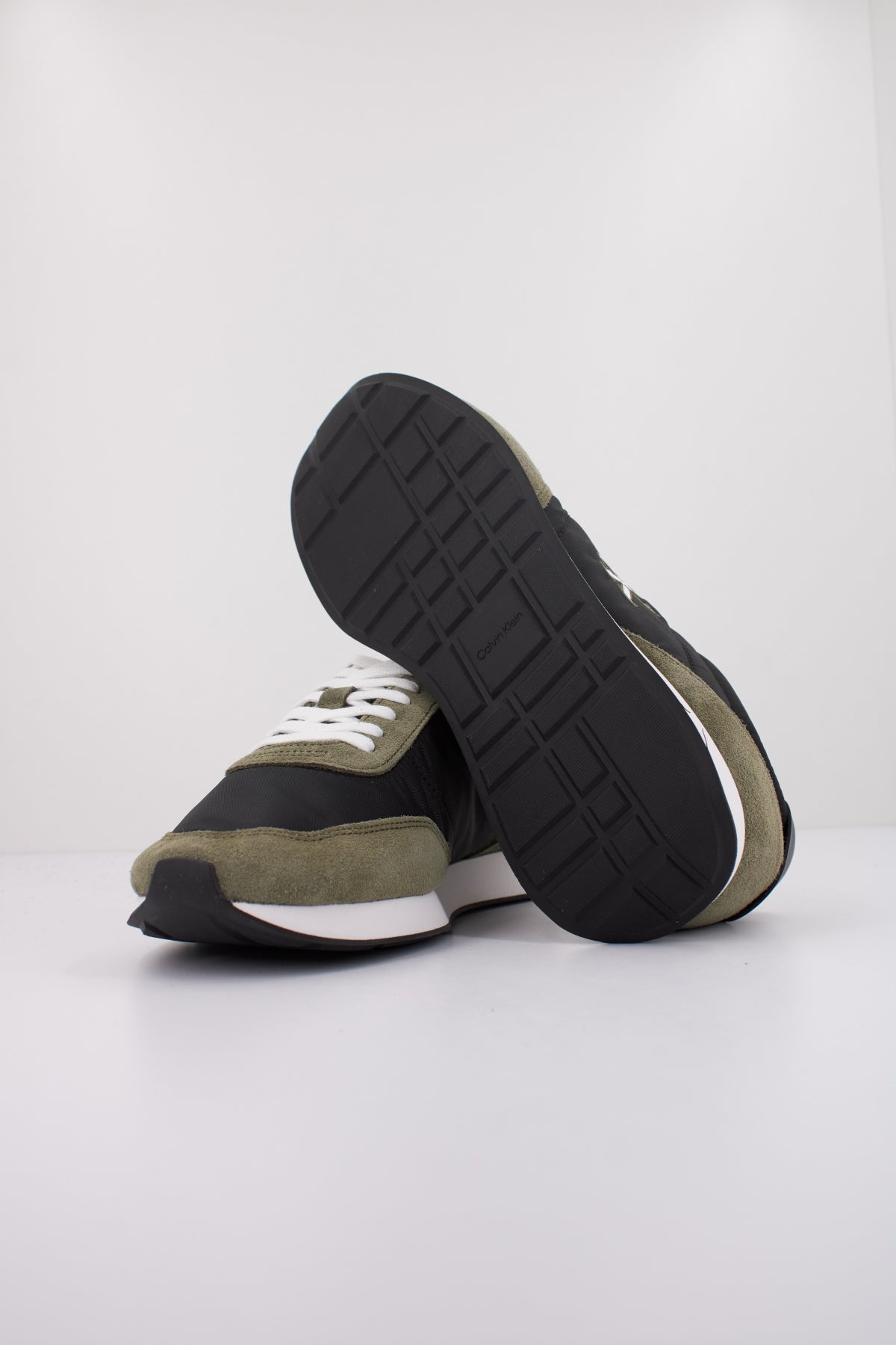 CALVIN KLEIN RETRO RUNNER ESS MIX MAT en color VERDE  (5)