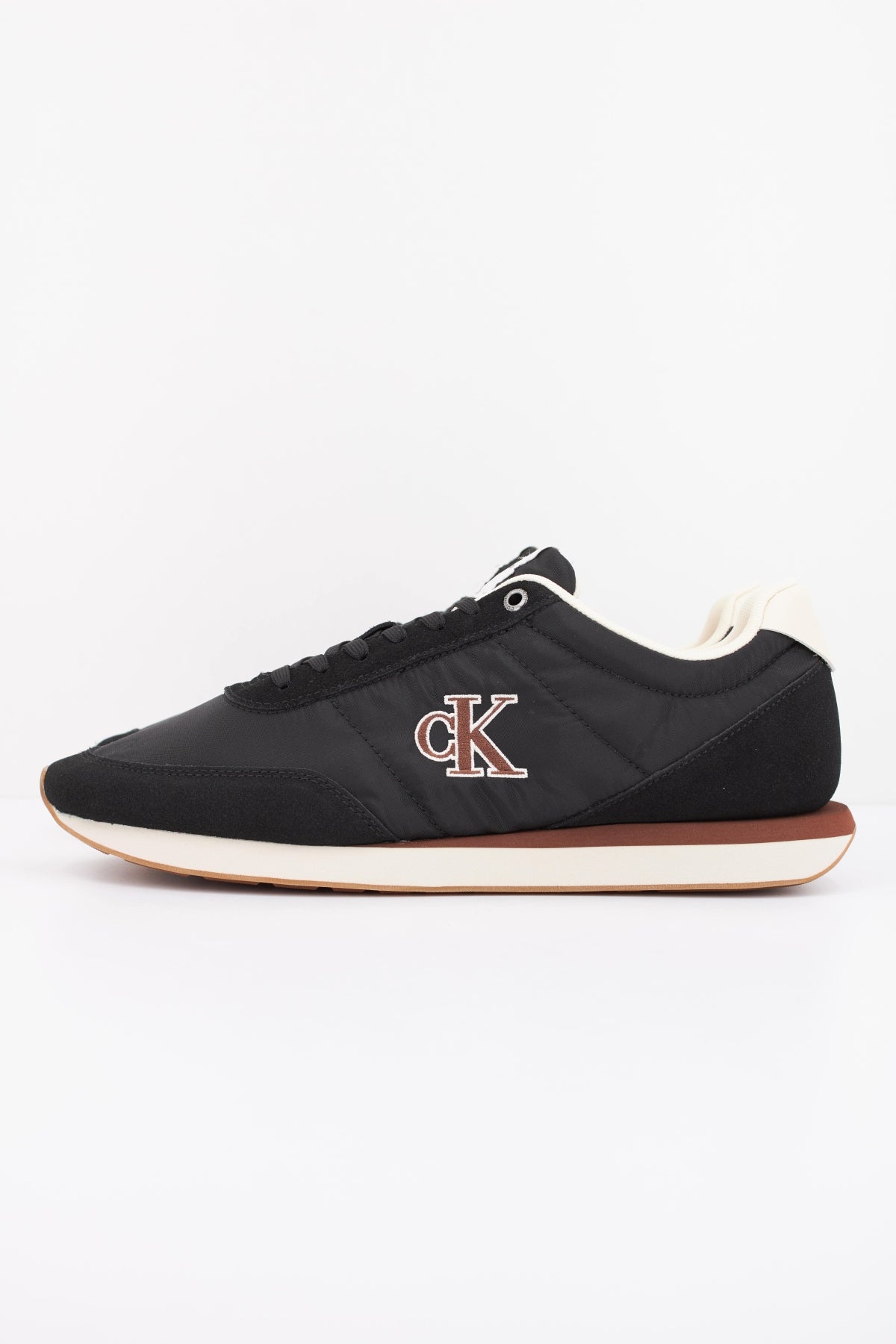 CALVIN KLEIN RETRO RUNNER ESS MIX MAT en color NEGRO  (1)