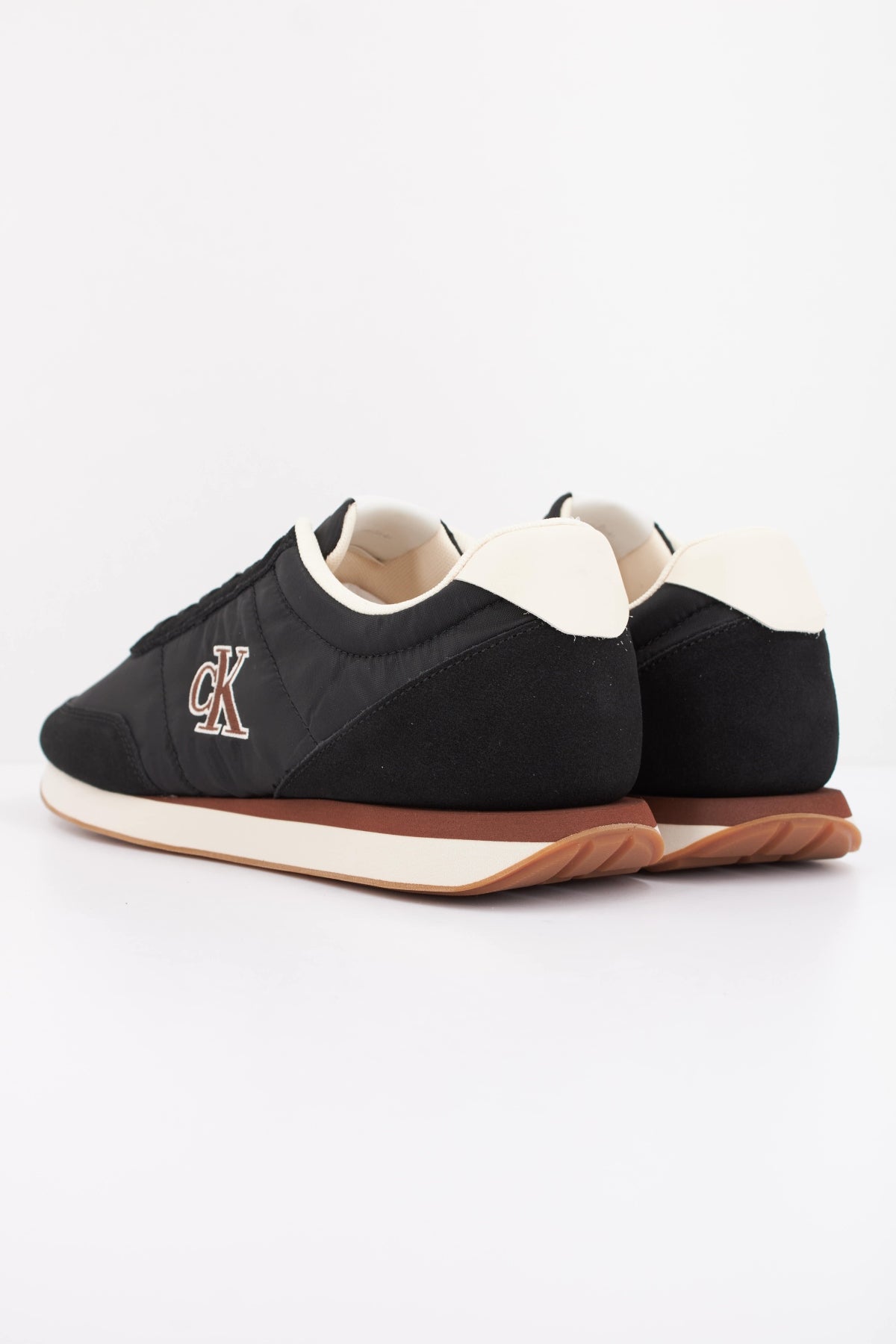 CALVIN KLEIN RETRO RUNNER ESS MIX MAT en color NEGRO  (4)
