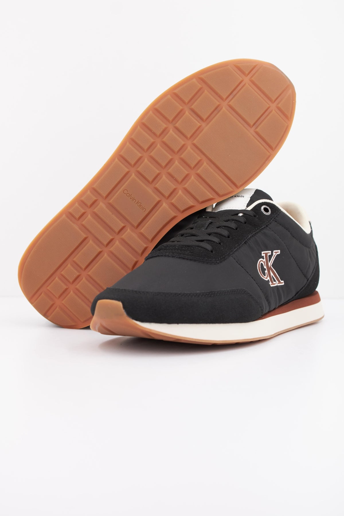 CALVIN KLEIN RETRO RUNNER ESS MIX MAT en color NEGRO  (5)