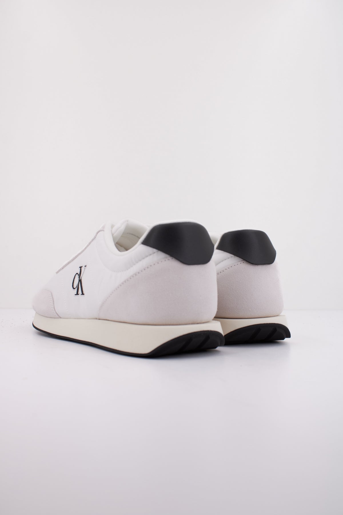 CALVIN KLEIN RETRO RUNNER ESS MIX MAT en color BLANCO  (4)