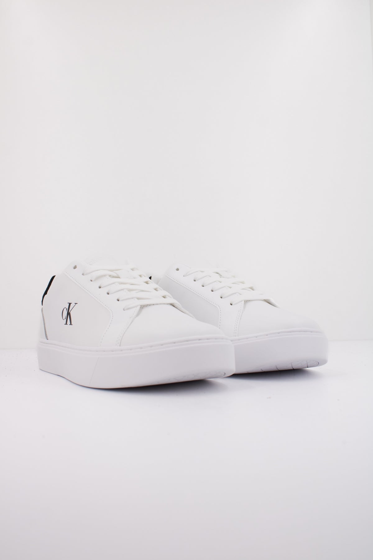 CALVIN KLEIN CLASSIC CUPSOLE LACEUP en color BLANCO  (2)