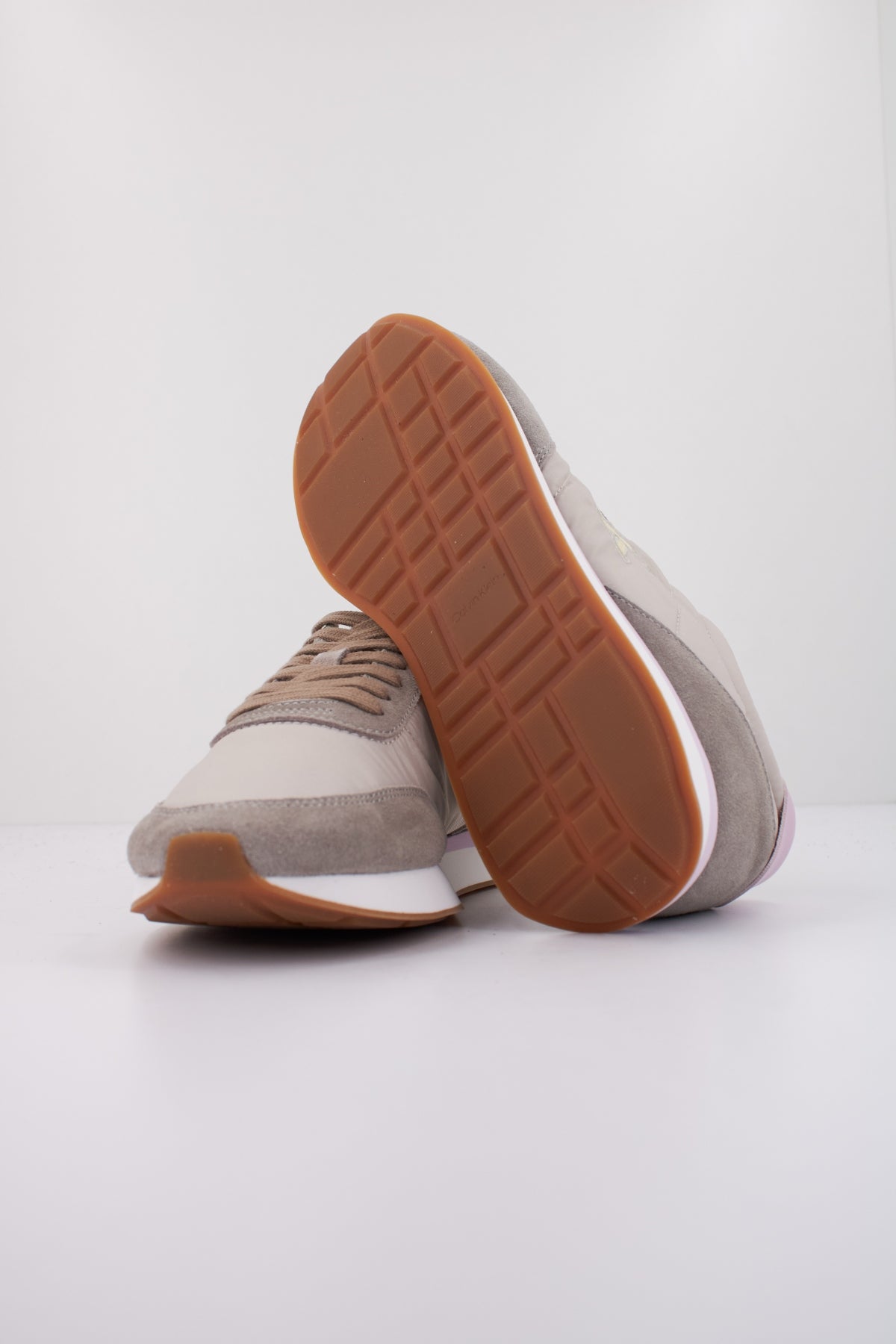 CALVIN KLEIN RETRO RUNNER LACE UP NY en color BEIS  (5)