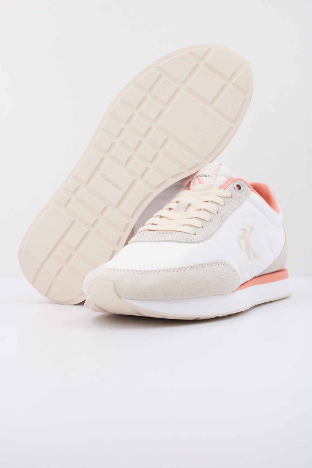 CALVIN KLEIN RETRO RUNNER LACE UP NY en color BEIS  (5)