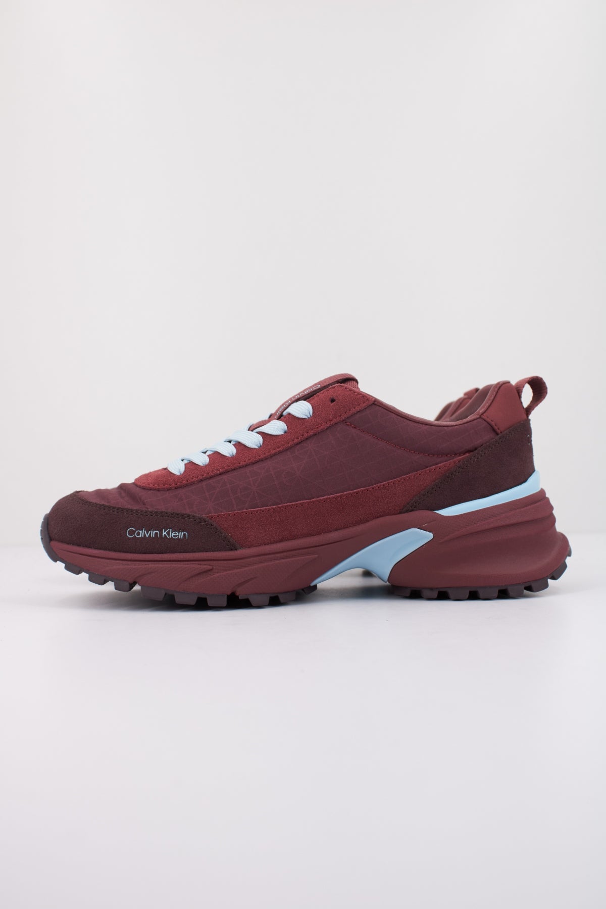 CALVIN KLEIN  HIKE RUNNER CASUAL NY-SU en color BURDEOS  (1)