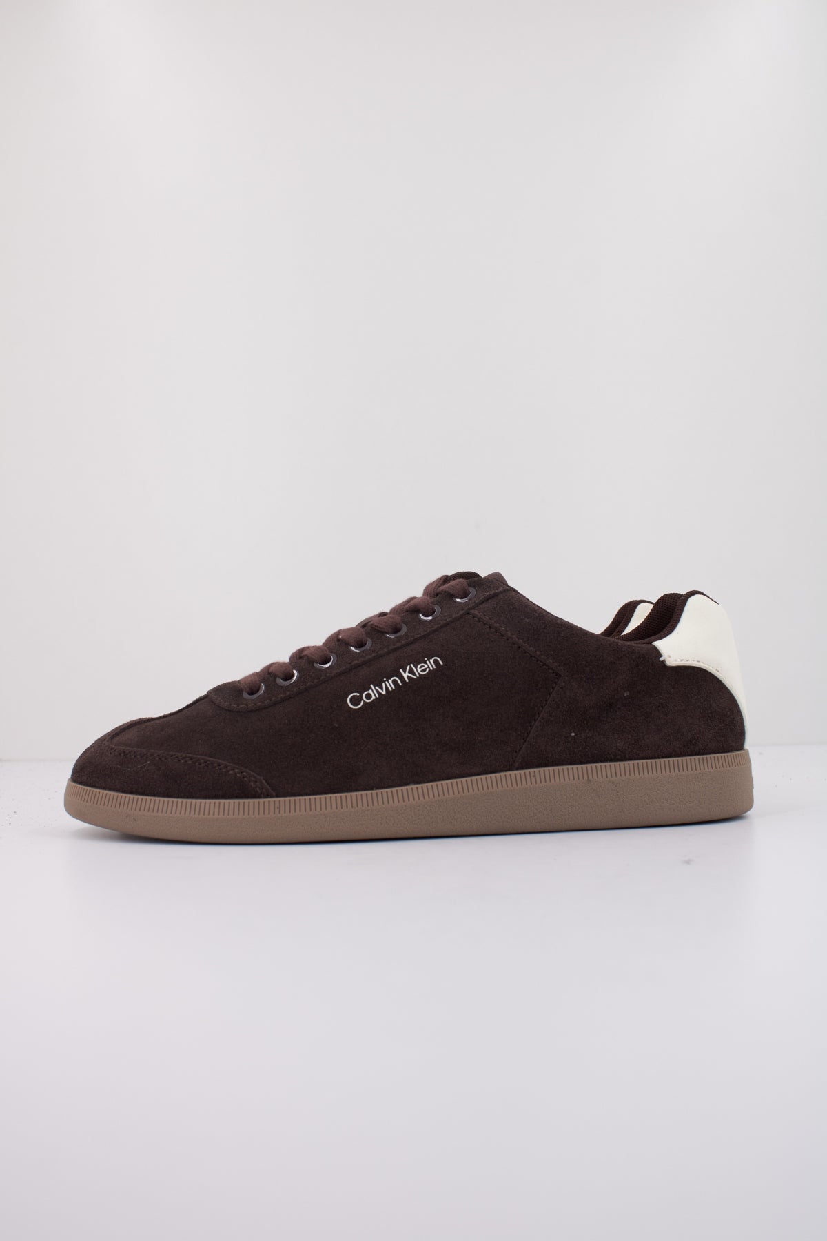CALVIN KLEIN  LOW CUPSOLE LACEUP SU  en color MARRON  (1)