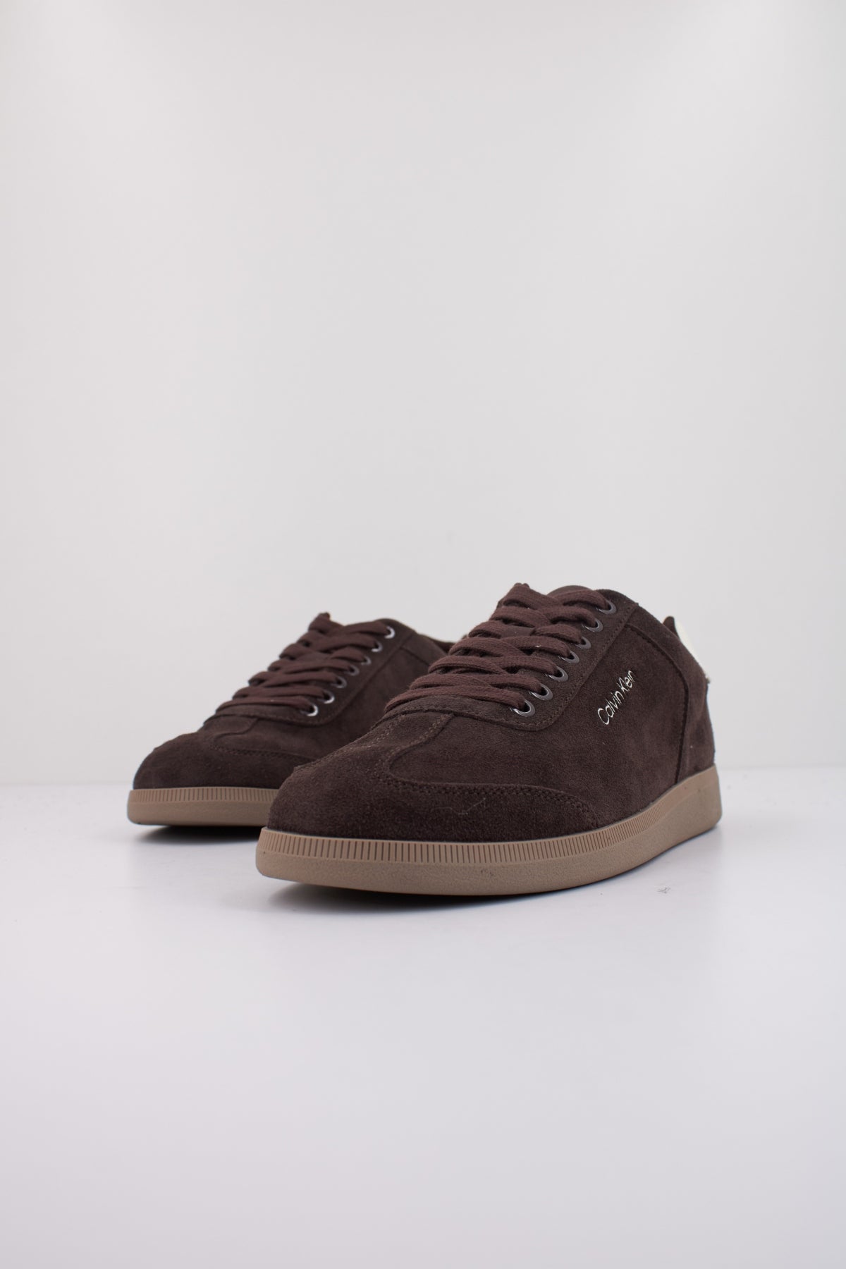 CALVIN KLEIN  LOW CUPSOLE LACEUP SU  en color MARRON  (2)