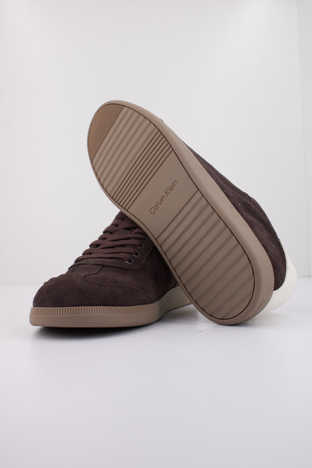 CALVIN KLEIN  LOW CUPSOLE LACEUP SU  en color MARRON  (5)
