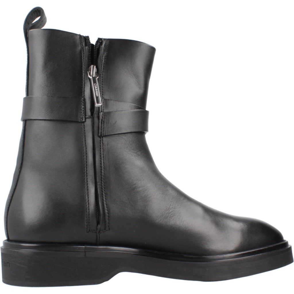 CALVIN KLEIN ANKLE BOOT W/ METAL LOGO en color NEGRO  (4)