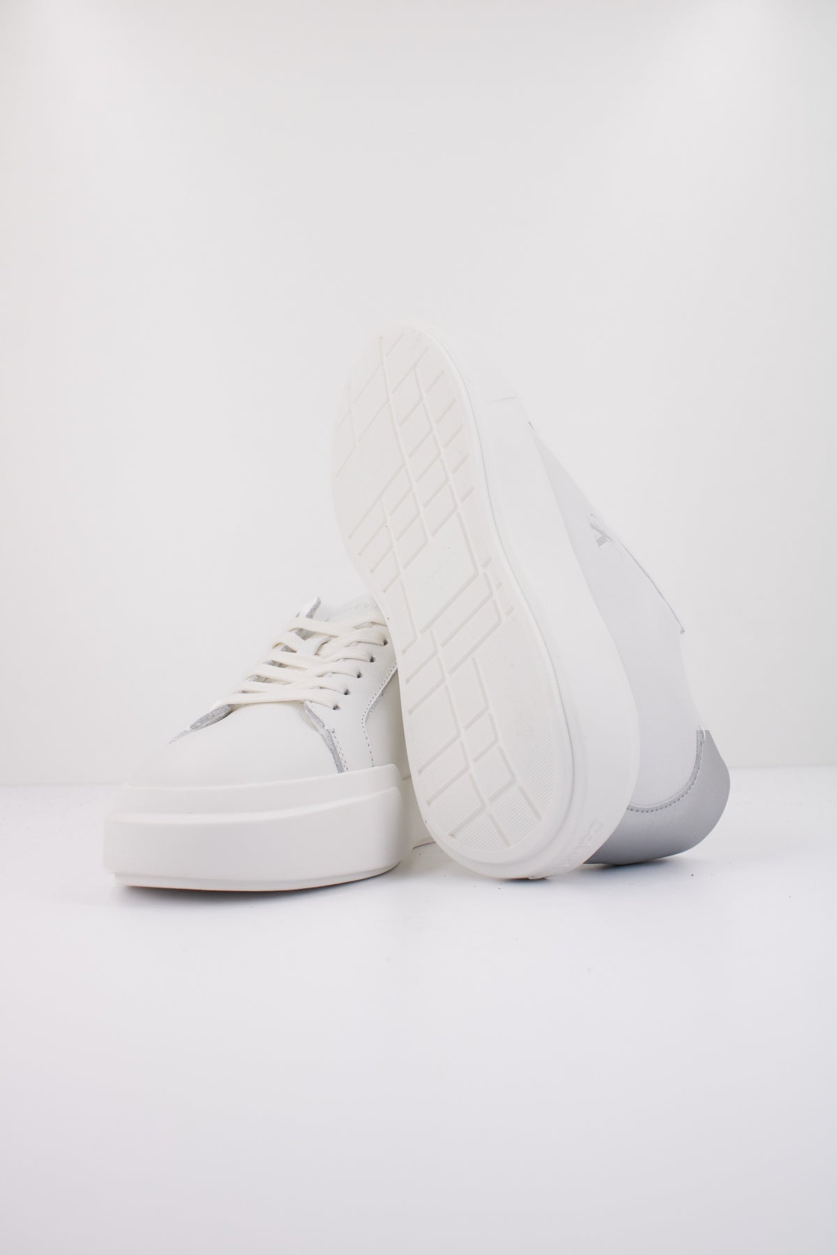 CALVIN KLEIN CHUNKY CUPSOLE LACEUP LT en color BLANCO  (5)