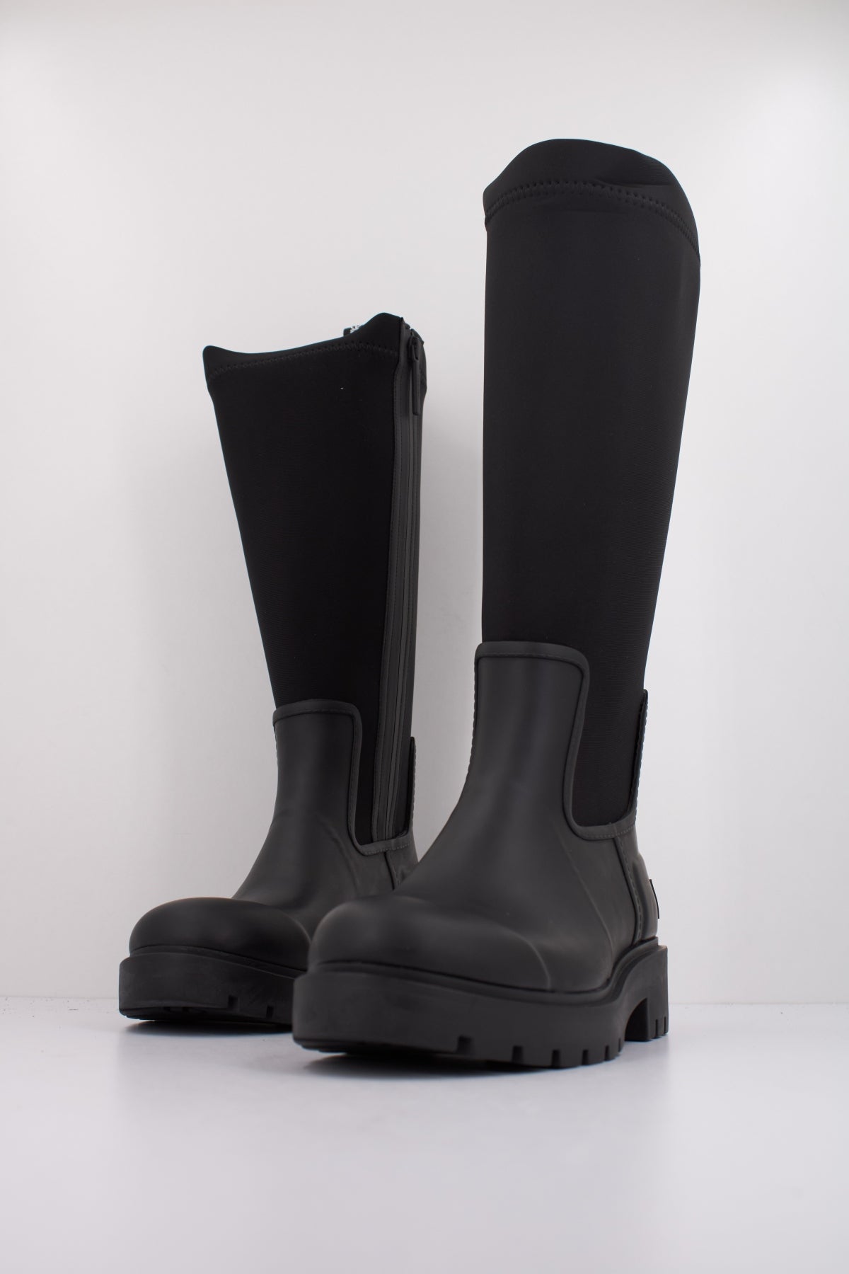 CALVIN KLEIN HIGH RAINBOOT NEOPRENE en color NEGRO  (2)