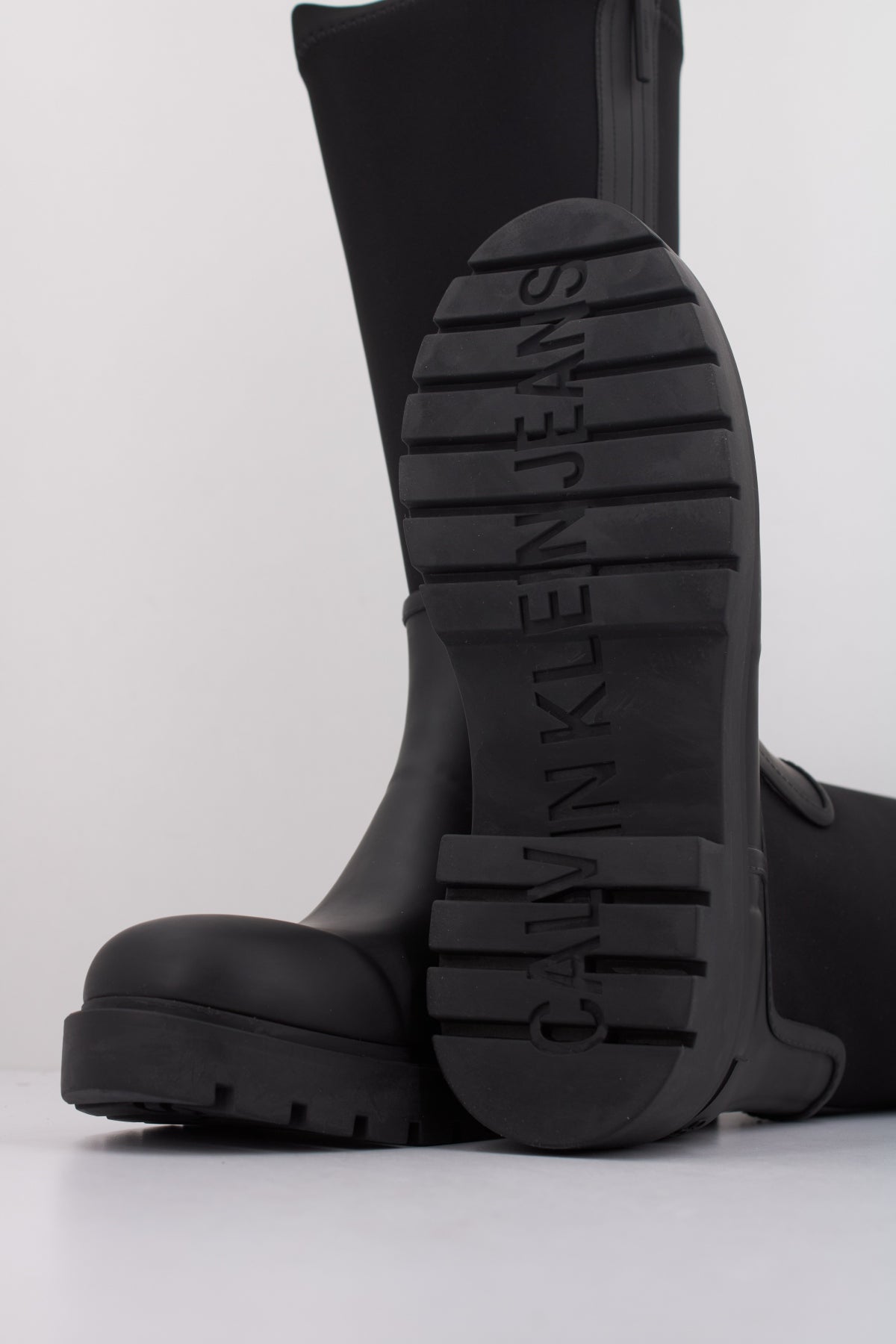 CALVIN KLEIN HIGH RAINBOOT NEOPRENE en color NEGRO  (5)
