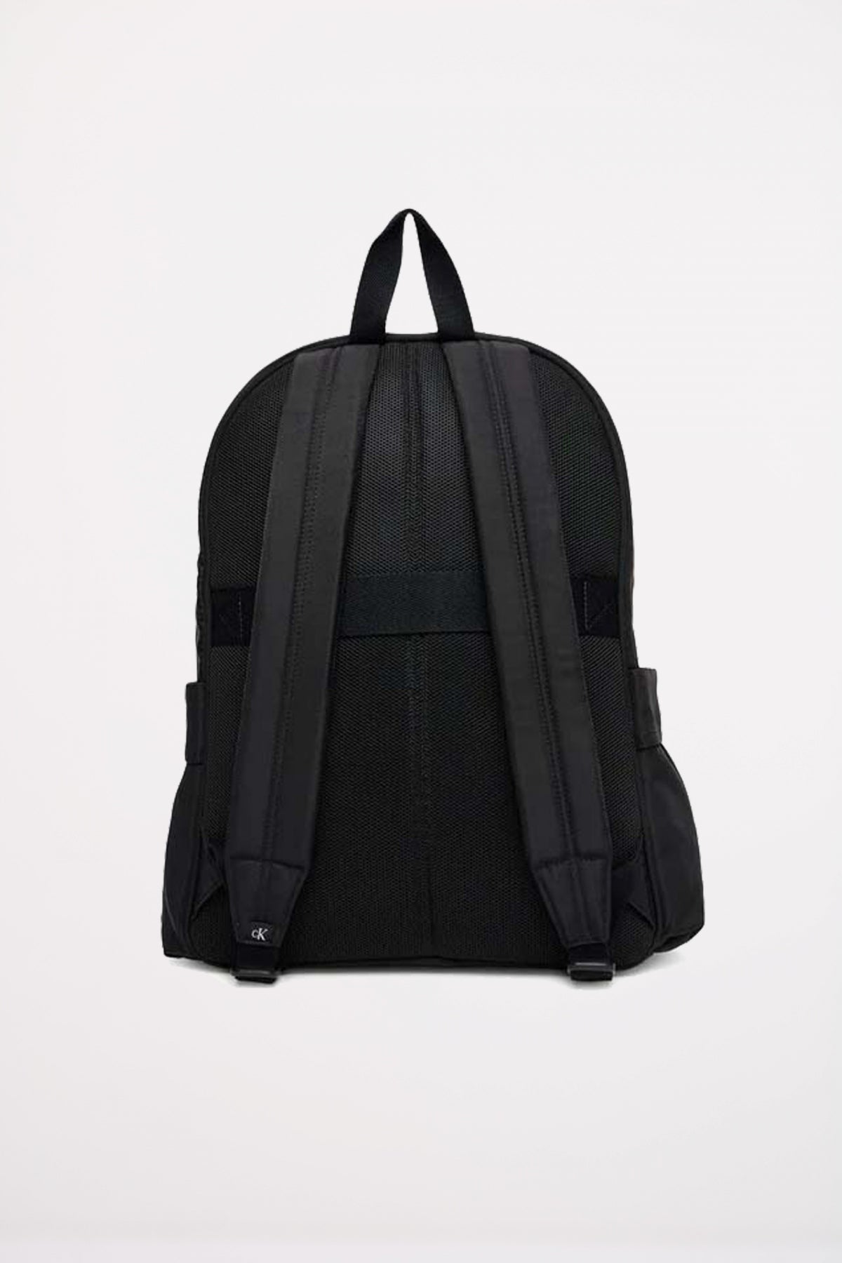 CALVIN KLEIN BOLD ROUND BACKPACK en color NEGRO  (3)