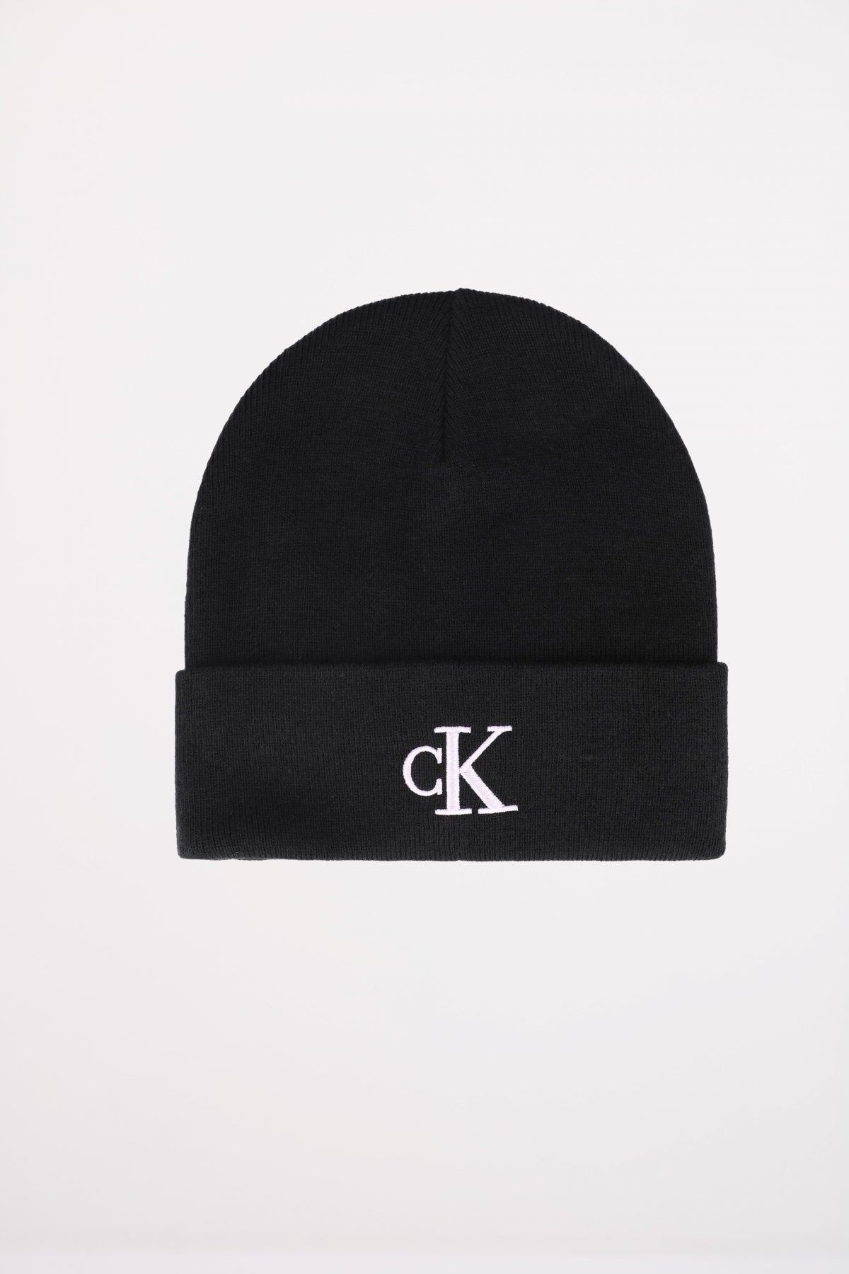 CALVIN KLEIN CK FINE RIB BEANIE en color NEGRO  (1)