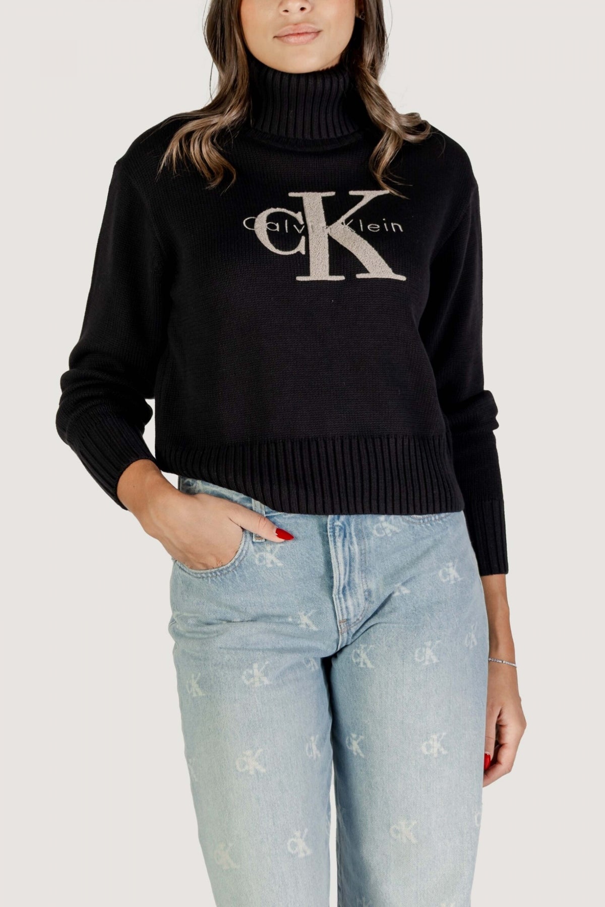 CALVIN KLEIN CHENILLE MONOLOGO en color NEGRO  (1)